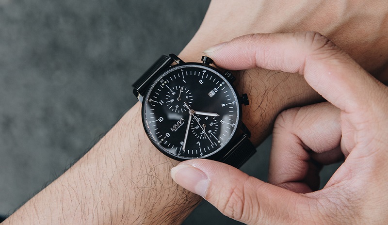 Đồng hồ MVW ch&iacute;nh h&atilde;ng c&oacute; phần khung viền cứng c&aacute;p, mặt k&iacute;nh kh&oacute; bị trầy xước